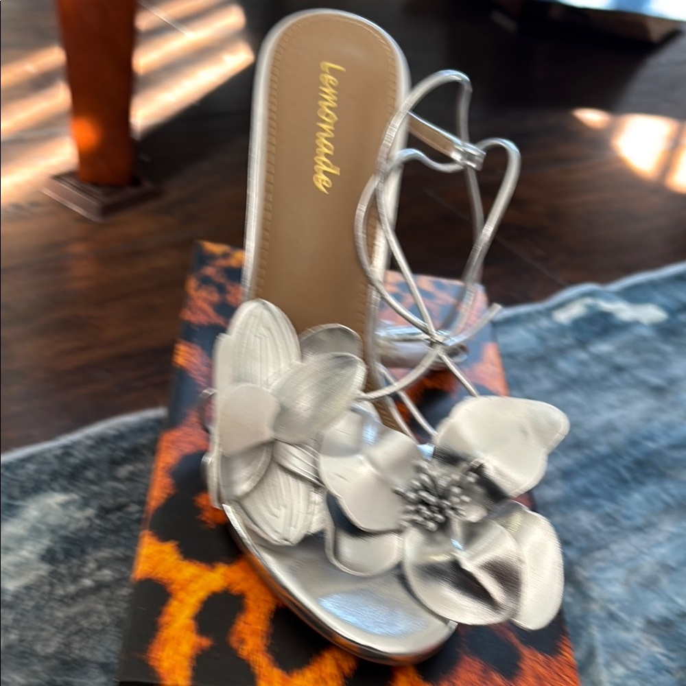 Lemon Silver Floral Women's Sandals